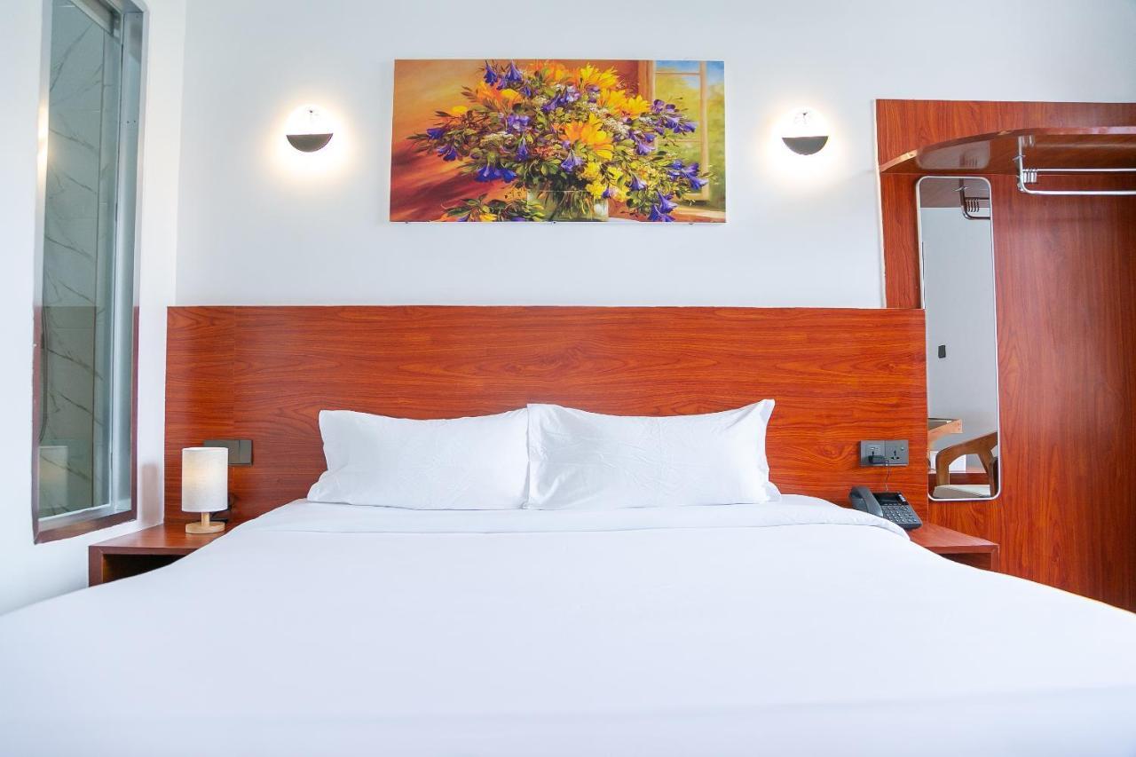 Hotel Totara Dar es Salaam Buitenkant foto