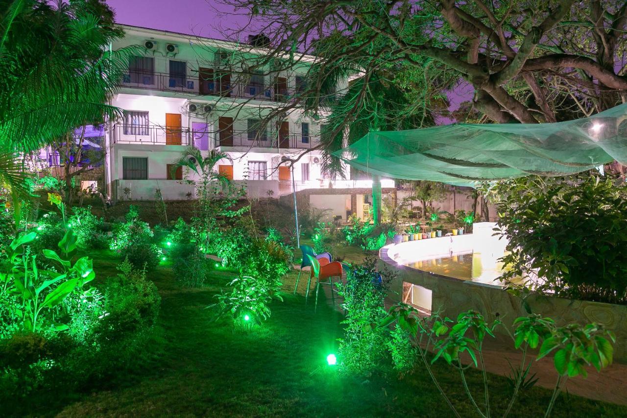 Hotel Totara Dar es Salaam Buitenkant foto