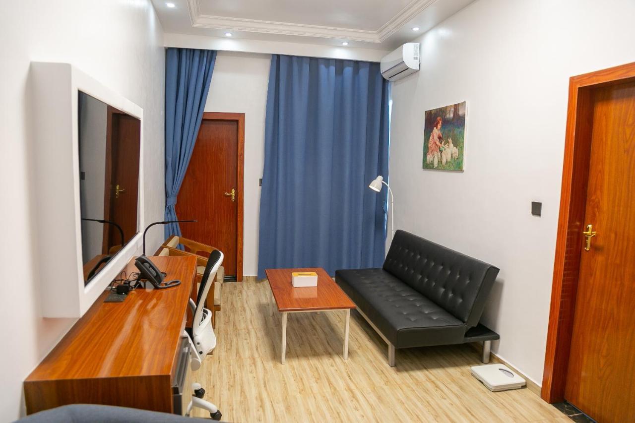 Hotel Totara Dar es Salaam Buitenkant foto